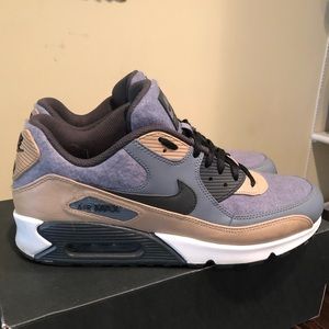 Nike Air Max 90 // Almost Brand New